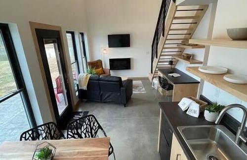 Mount Sterling House | Delightful Hermann Modern Lakeside Cabin with Kitchen Access