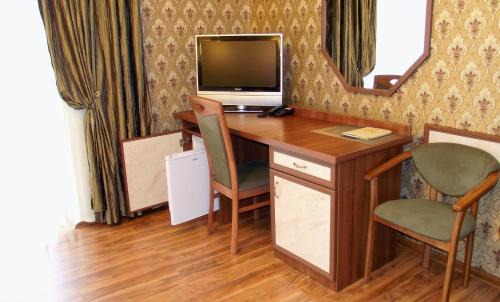 Truskavets Hotel | Relax at Hermes Resort: Spa, Pool, & Oceanfront Views