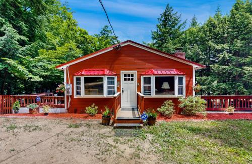 Sanbornton House | Discover Hermit Lake Retreat: Family-Friendly Getaway