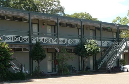 Muswellbrook Hotel | Relax at Hermitage Motel with Pool & Family-Friendly Vibes
