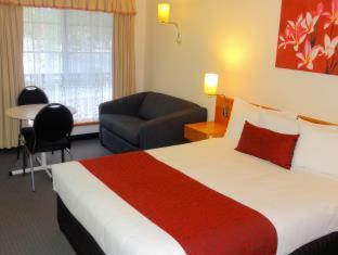 Wangaratta Hotel | Top-Rated Hermitage Motor Inn with Pool & Family Amenities