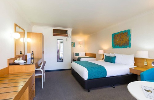 Wangaratta Hotel | Top-Rated Hermitage Motor Inn with Pool and Breakfast