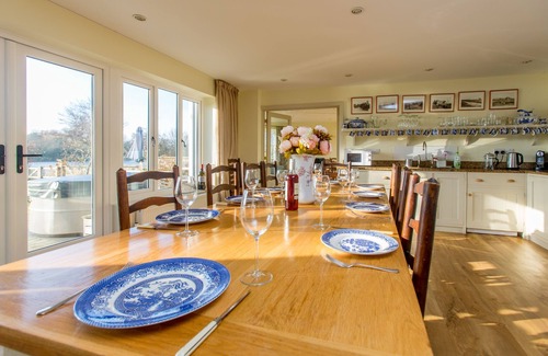 Thorpeness Apartment | Hermitage: Ideal for Families with Spa and Pet-Friendly Amenities
