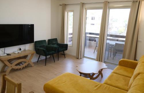Majdal al-Shams Apartment | Unforgettable Hermon Suites: Guest Rated 9.6/10 & Breakfast