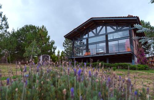 Tapalpa House | Relaxing Cabin Retreat in Tlapalpa - Pet Friendly Escape