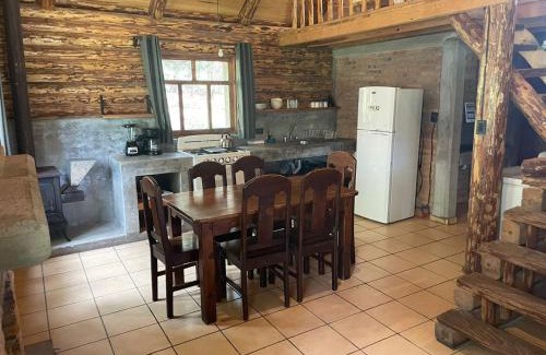 Pueblo Nuevo Ski Chalet | Cozy Mountain Cabin - Parque La Pirámide, Rated 9/10