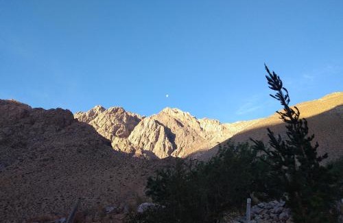 Paiguano House | Enchanting Cabin for 4 with Hot Tub in Cochiguaz Valley