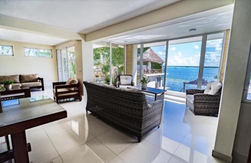 Centro House | Hermosa Casa a un costado de la Laguna de Bacalar
