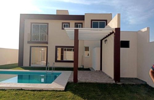 Ayala House | Oceanfront Hermosa Casa with Solar Heated Pool & Views