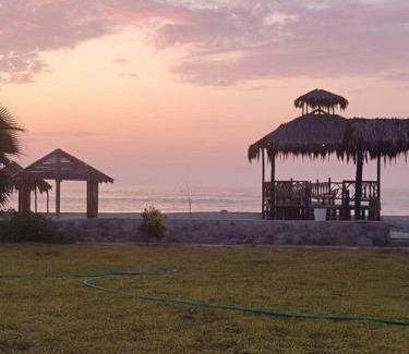 Ica House | Seaside Retreat: Hermosa Casa with Pool & Pet-Friendly