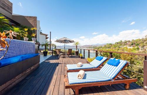 Valle de Bravo House | Beautiful Lakeview Home with Terrace in Avándaro
