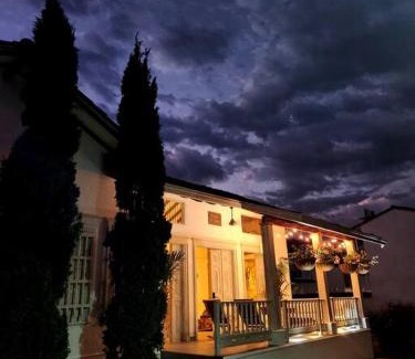 Quebrada Guadalejo House | Inviting Casa en Cauca Viejo with Pool & Hot Tub