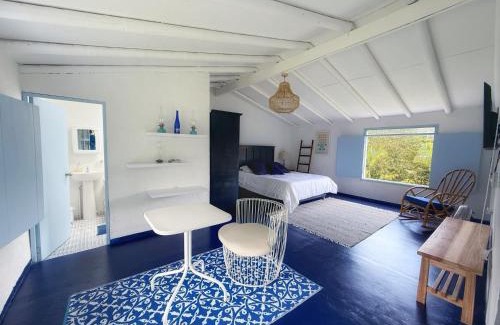 San Rafael House | Idyllic Hermosa Casa frente al Río with Private Beach Access