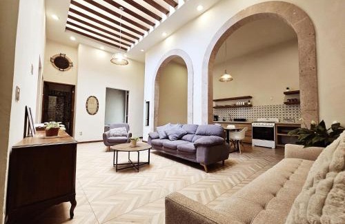 Historic Centre Apartment | Family-Friendly HERMOSA Casa Serapio with Hot Tub Access