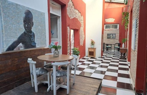 Montevideo House | Welcoming Hermosa Casona Central with Family-Friendly Amenities