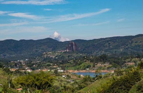 El Penol Villa | Hermosa finca con vista a la piedra y embalse de Guatapé, con jacuzzi y piscina