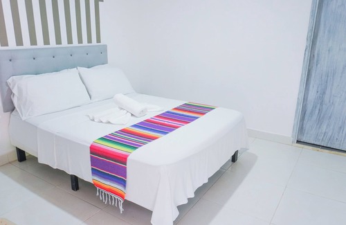 Sucre Hotel | Cozy Double Room Steps from the Beach with Pool Access