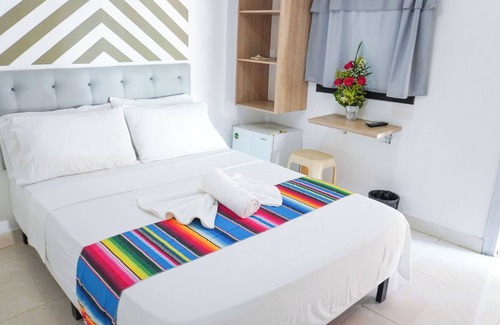 Sucre Hotel | Cozy Double Room Steps from the Beach with Pool Access