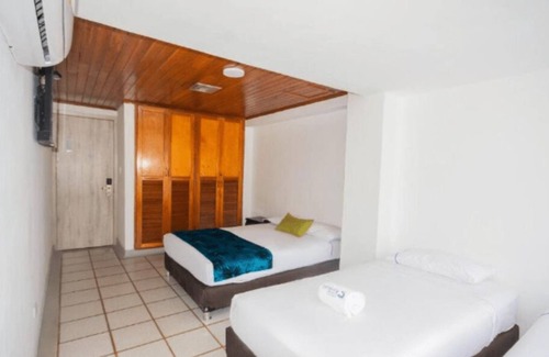 El Rodadero Hotel | Spacious Superior Room for 5 at El Rodadero