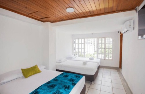 El Rodadero Hotel | Spacious Superior Room for 5 at El Rodadero