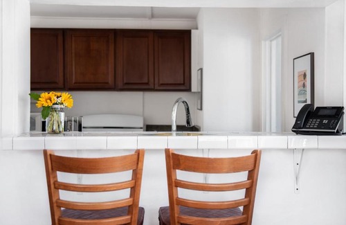 Avalon Hotel | Relaxing Oceanfront Retreat at Hermosa Hotel