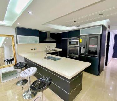 Lecheria Villa | Modern 4-Bedroom Home with Pool and Hot Tub for Families