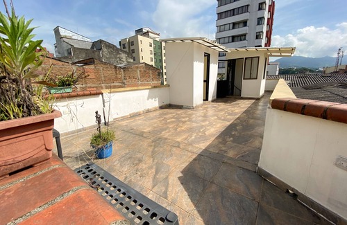 Pereira Apartment | Cozy Apartment with Terrace in Central Pereira for 6 Guests