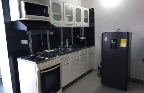 Villa Hermosa Apartment | Inviting Apartment in Medellín with Spa and Breakfast