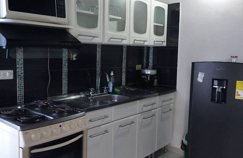 Villa Hermosa Apartment | Inviting Apartment in Medellín with Spa and Breakfast