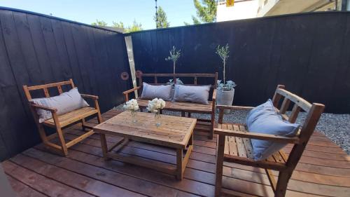 San Martin de los Andes Apartment | Elegant 2-Bedroom Retreat with Garden in Central SMA