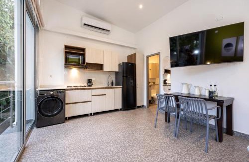 Patio Bonito Apartment | Family-Friendly Retreat at Casa Contabler for Your Getaway