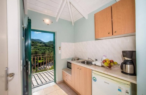 Limni Keri Apartment | Cozy Herodotos Studio for Two with Child-Friendly Amenities