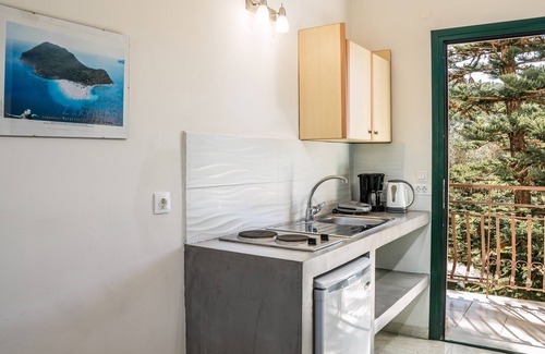 Limni Keri Apartment | Cozy Herodotos Studio for Two with Child-Friendly Amenities