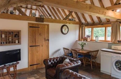 Hollingbourne House | Experience Comfort at Heron Barn - Guest Rated 9.7/10