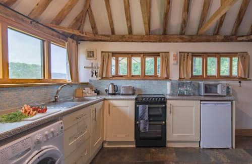 Hollingbourne House | Experience Comfort at Heron Barn - Guest Rated 9.7/10