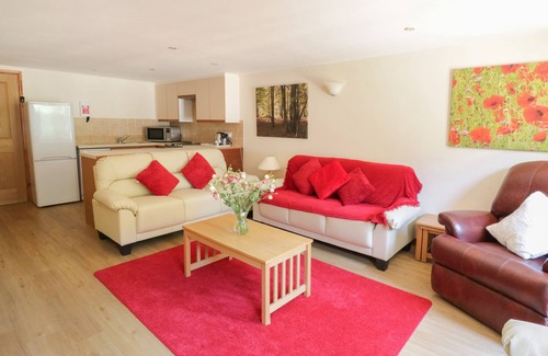 Smallburgh Cottage | Family-Friendly Heron Cottage with Pool in Wayford