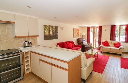 Smallburgh Cottage | Family-Friendly Heron Cottage with Pool in Wayford