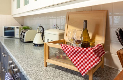 Castle Acre Apartment | Heron Cottage: Cozy Retreat for Families and Pets