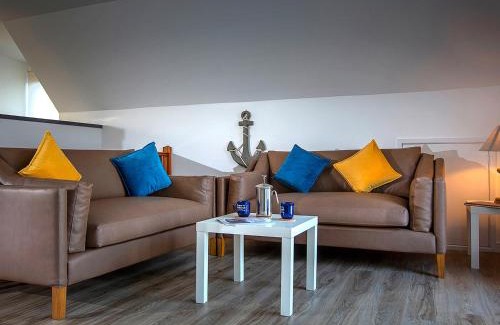 Hoveton House | Discover Heron: Pet-Friendly 4-Star Retreat with Hot Tub