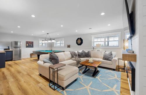 Bayview House | Relax at Heron House with Inviting Hot Tub Amenities