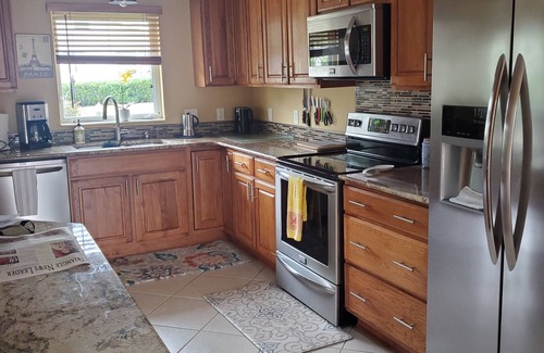 Eustis House | Heron House with Lake Views: Pet-Friendly Retreat
