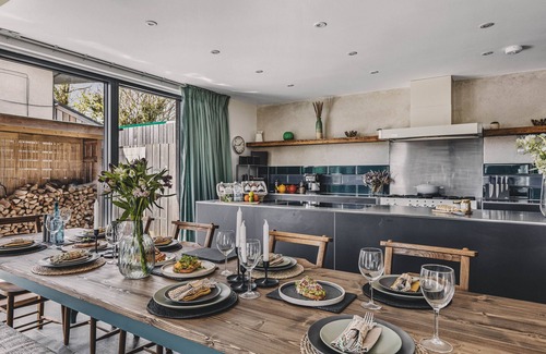 Honiton Ski Chalet | Explore Heron House: Eco-Home with Unique Amenities
