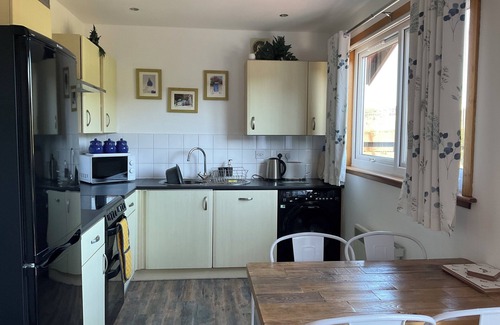Dumfries Cabin | Heron Lodge: Scenic Retreat by Mabie Forest with Wifi