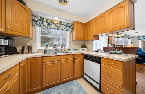 White Lake Cottage | Unforgettable Stay at Heron Pointe: Pet-Friendly Ocean Views