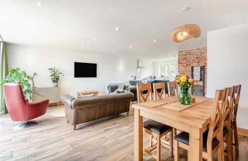 Horncastle House | Discover Herons Den: Pet-Friendly Retreat with 10/10 Ratings