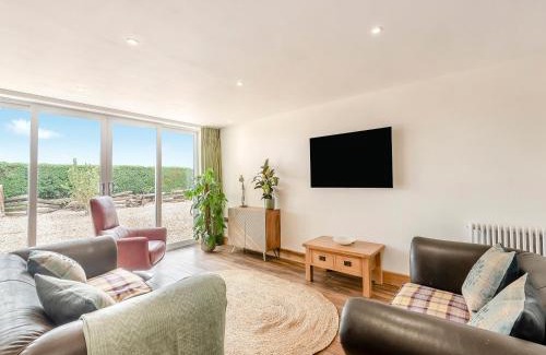 Horncastle House | Discover Herons Den: Pet-Friendly Retreat with 10/10 Ratings