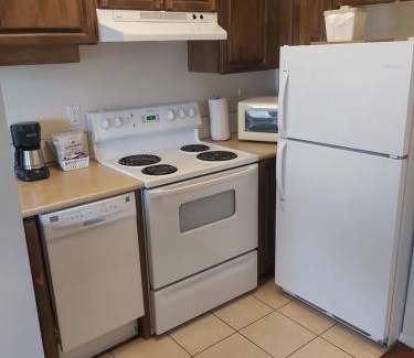 Campbell River Hotel | Relax at Heron's Landing Hotel: Pet-Friendly Oceanfront Retreat