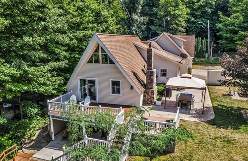 Three Rivers Ski Chalet | Pet-Friendly Heron's Perch: Lakehouse with Private Dock