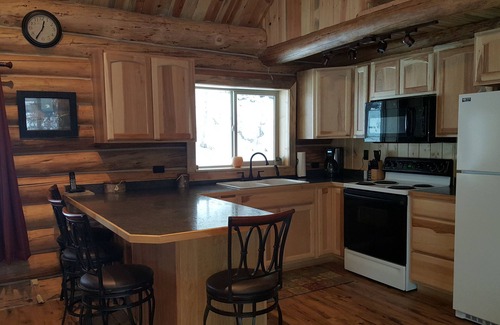 Libby Cabin | Discover Heron's Roost Cabin #2 with Pool & Breakfast