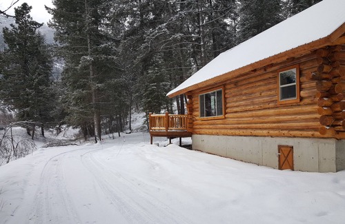 Libby Cabin | Discover Heron's Roost Cabin #2 with Pool & Breakfast